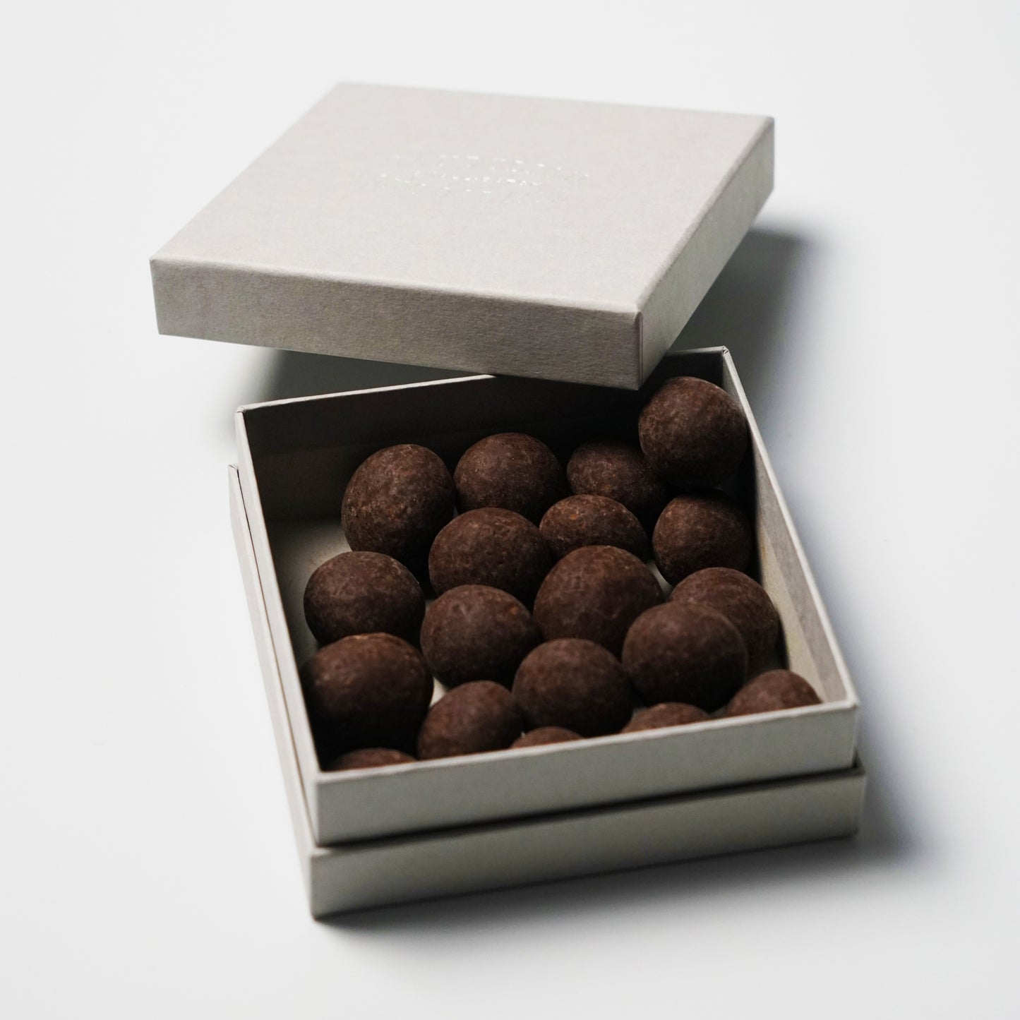 【Dandelion Chocolate×OSTI】マカダミアナッツ・チョコレート