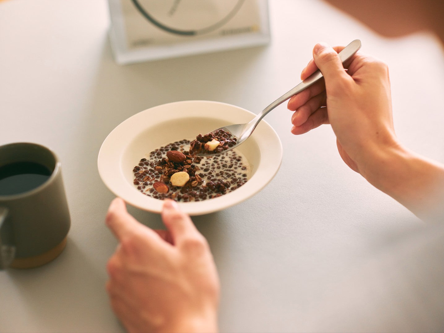 【MORNING O’CLOCK×OSTI】Hi Granola(マカダミアナッツ&チョコレート味グラノーラ)